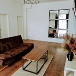 Spacious 2-Bedroom Apartment Near City Center