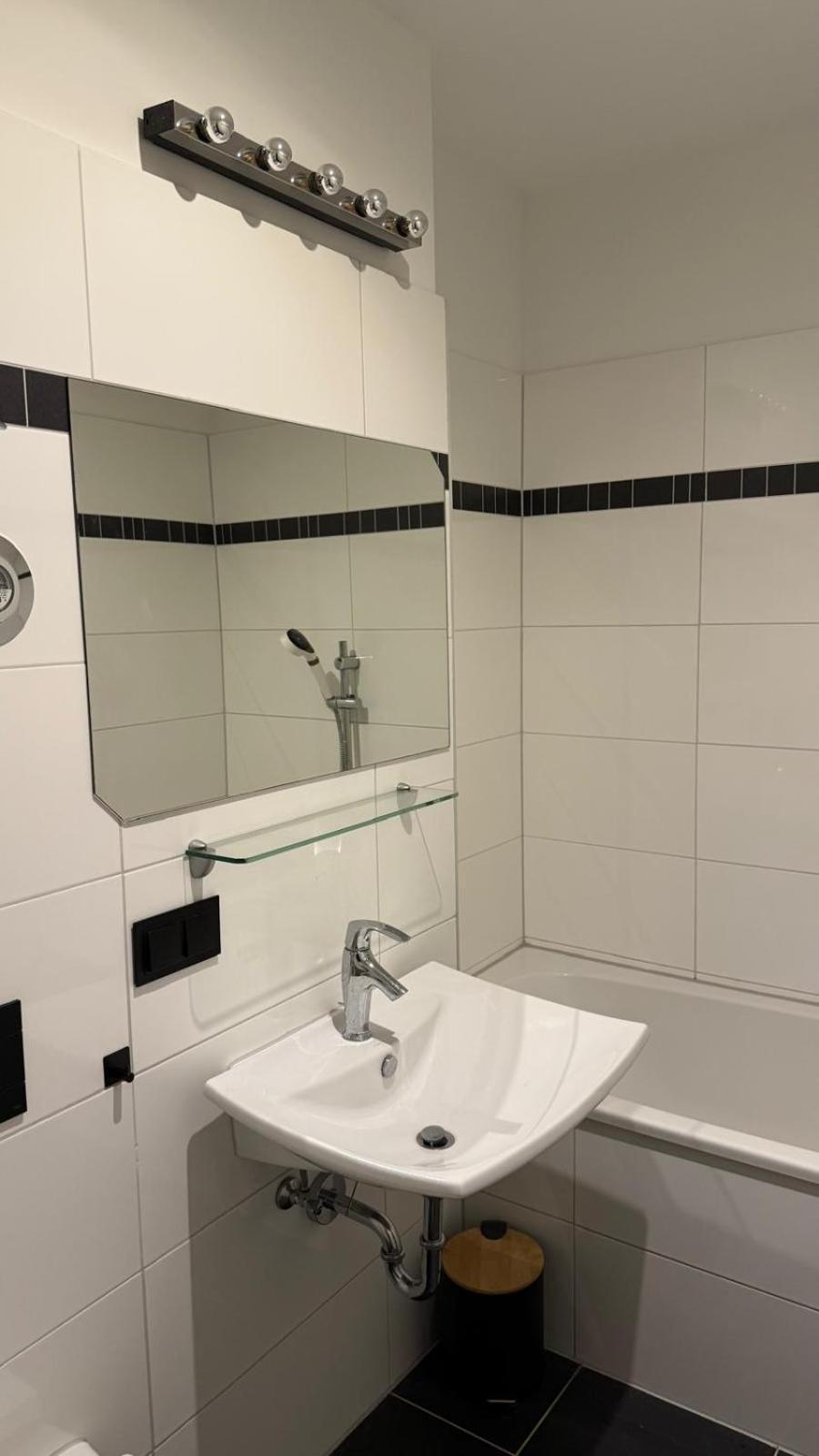 Spacious 2-bedroom Near Center Berlijn