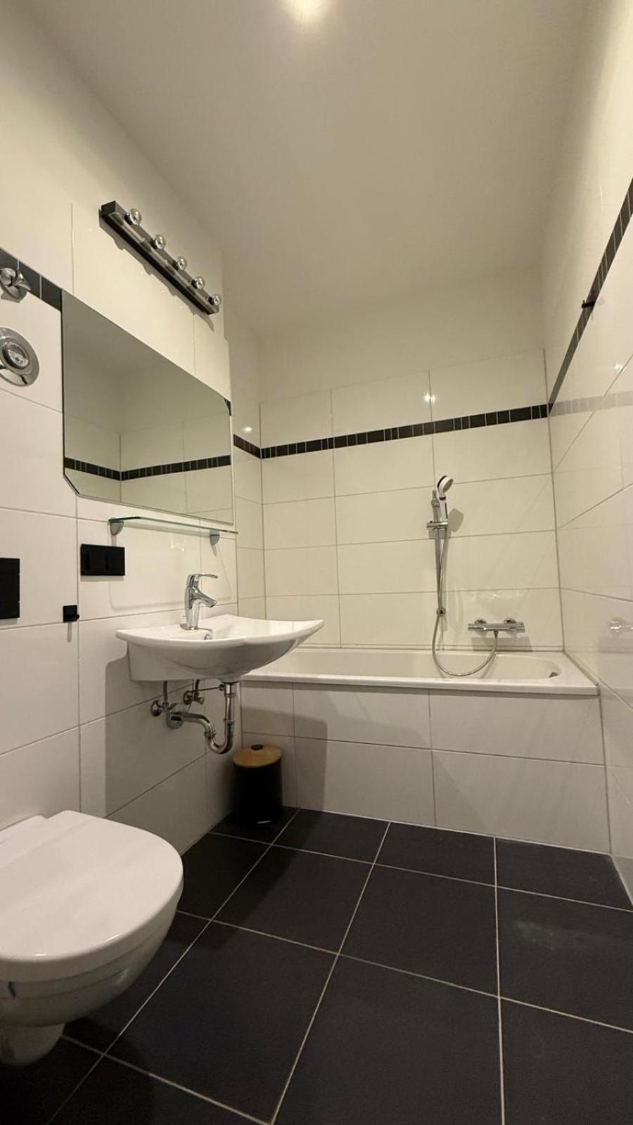 Spacious 2-bedroom Near Center Appartement *